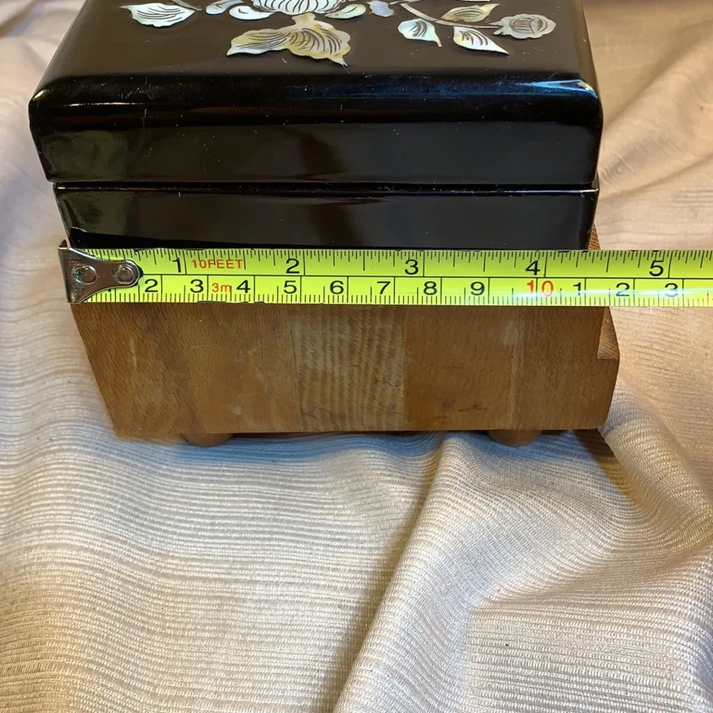 Mother of Pearl lacquered box vintage, antique